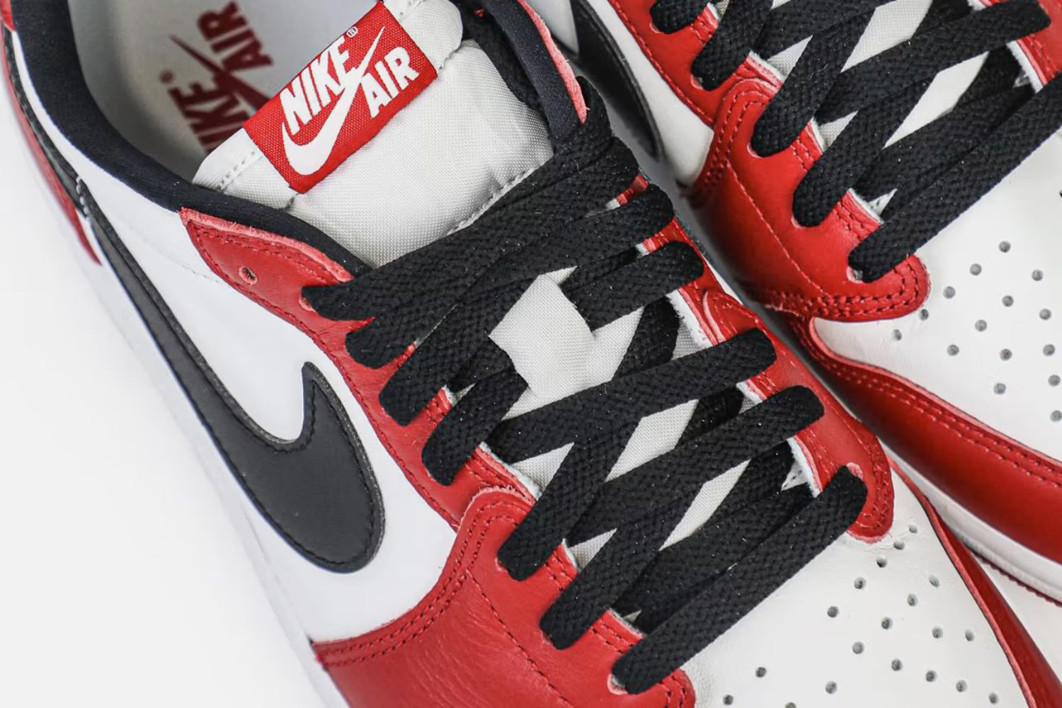 NIKE エアジョーダン1 LOW OG Chicago 26cm 01326 Air Jordan 1 Low OG 'Chicago' Returns for Autumn 2025 | The Drop Date