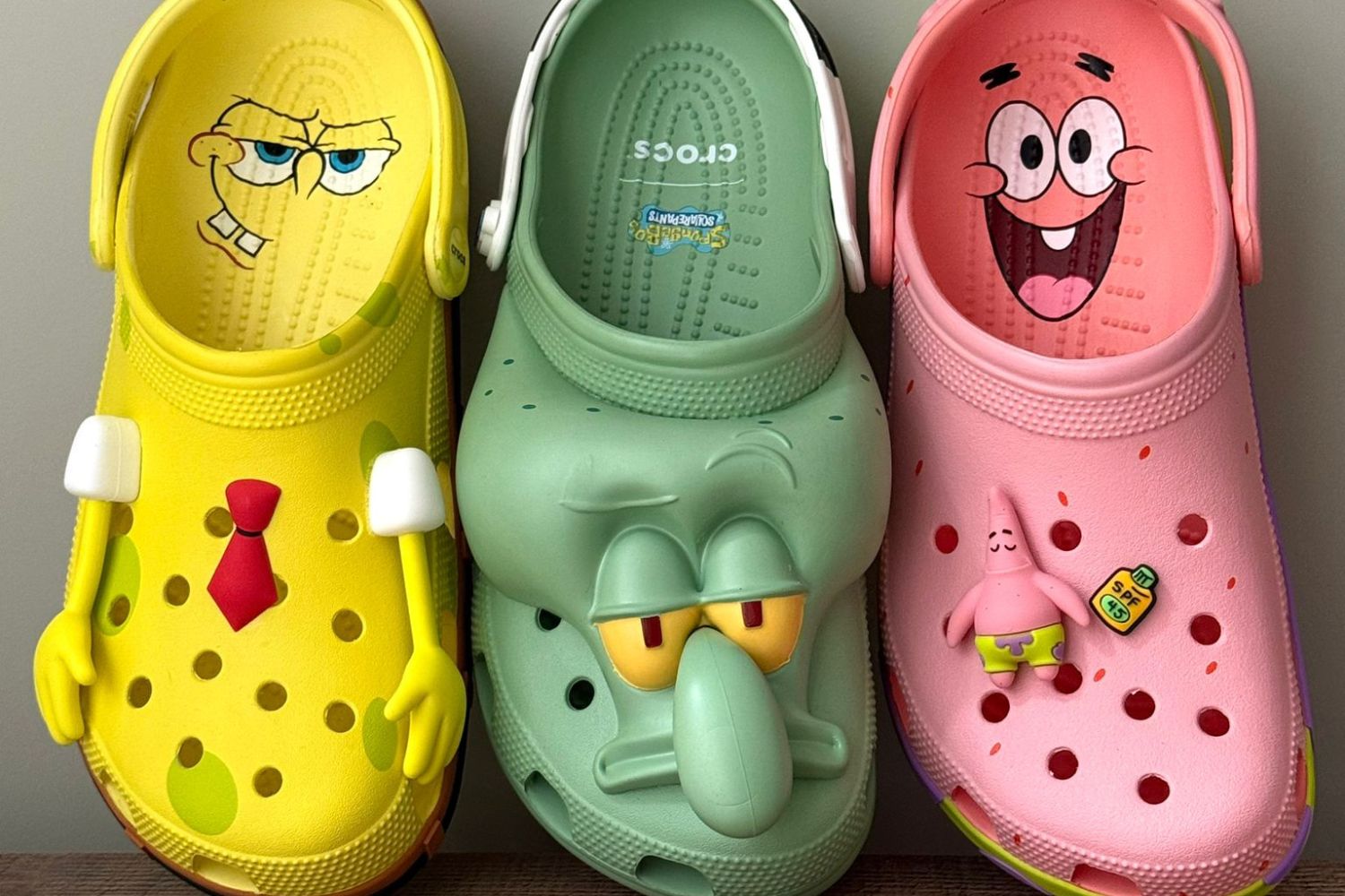 クロックス　スポンジボブコラボ Crocs Takes Us to Bikini Bottom with Spongebob Squarepants Capsule