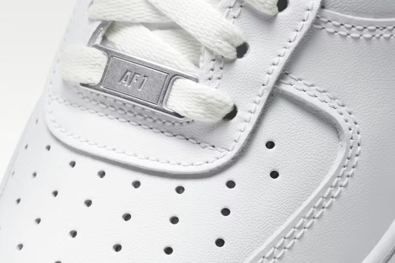 The Return of a Masterpiece: Nike is Reviving the Legendary 2001