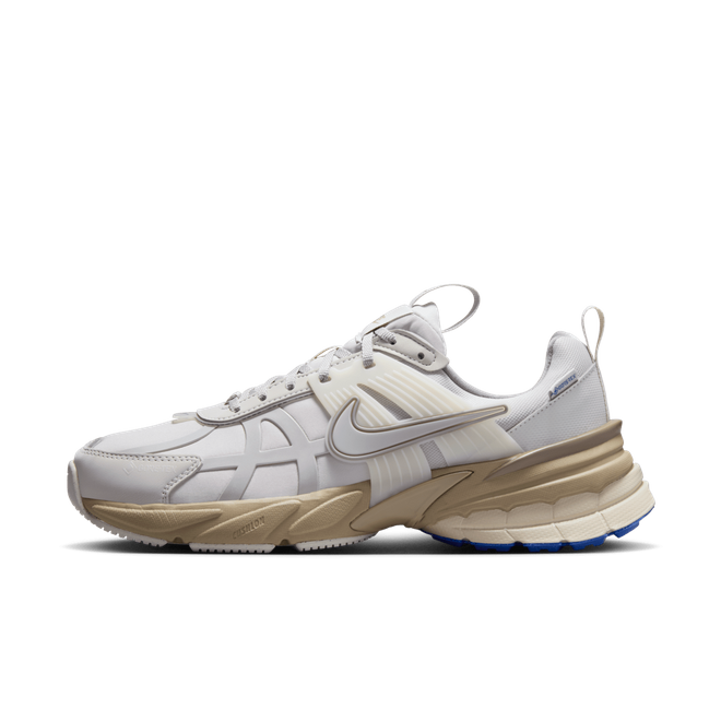 Nike V2K Run Gore-Tex WMNS 'Light Bone' | FZ2622-002 | Sneakerjagers