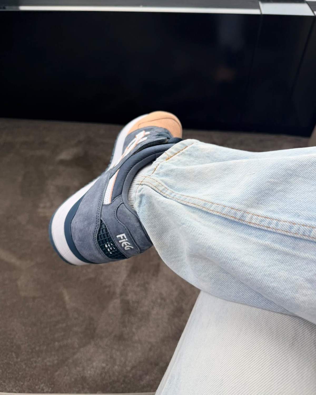 Kith x ASICS Gel-Lyte III Salmon Toe side view