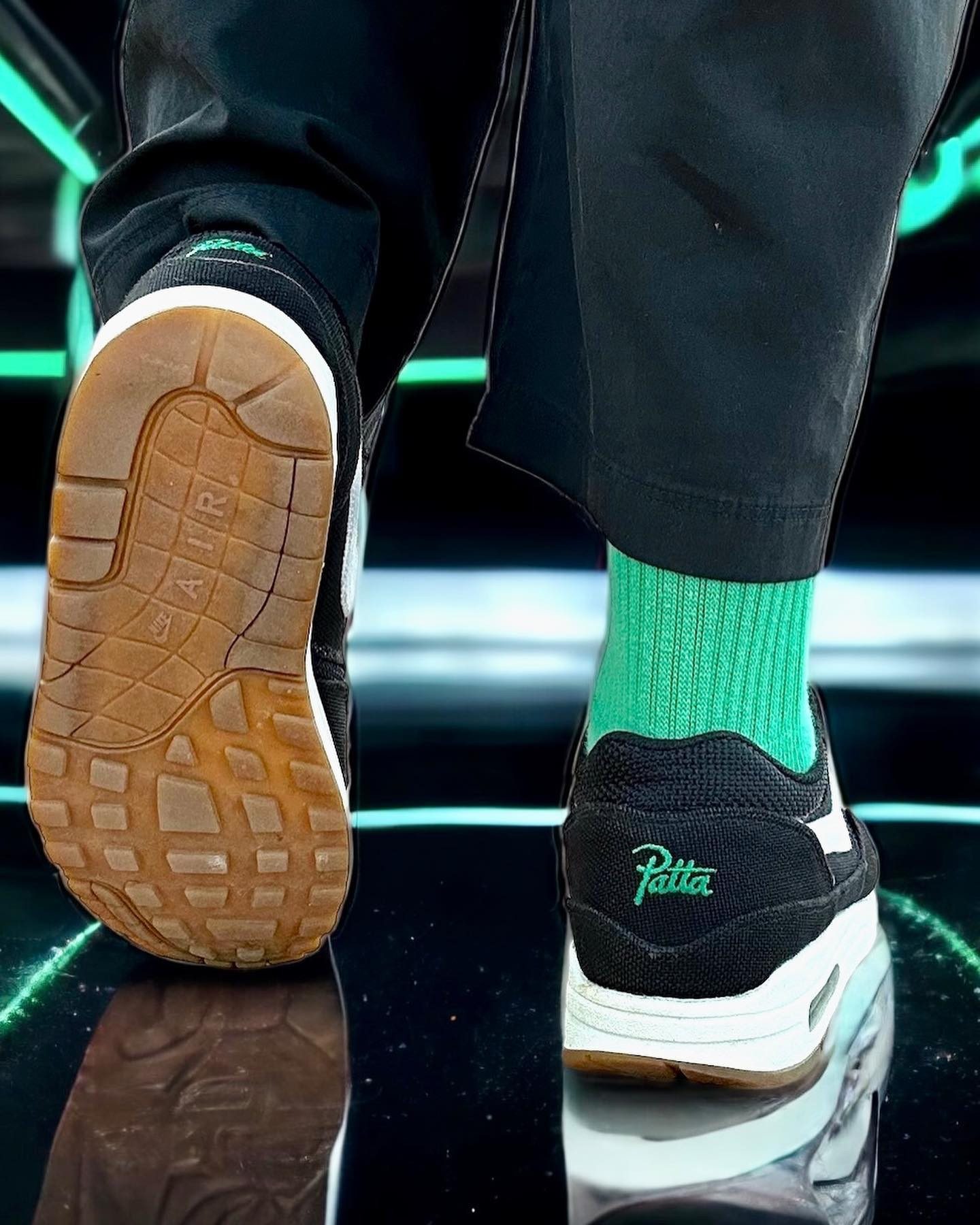 Detail van de Patta-branding op de hiel van de Air Max 1 'Lucky Green'