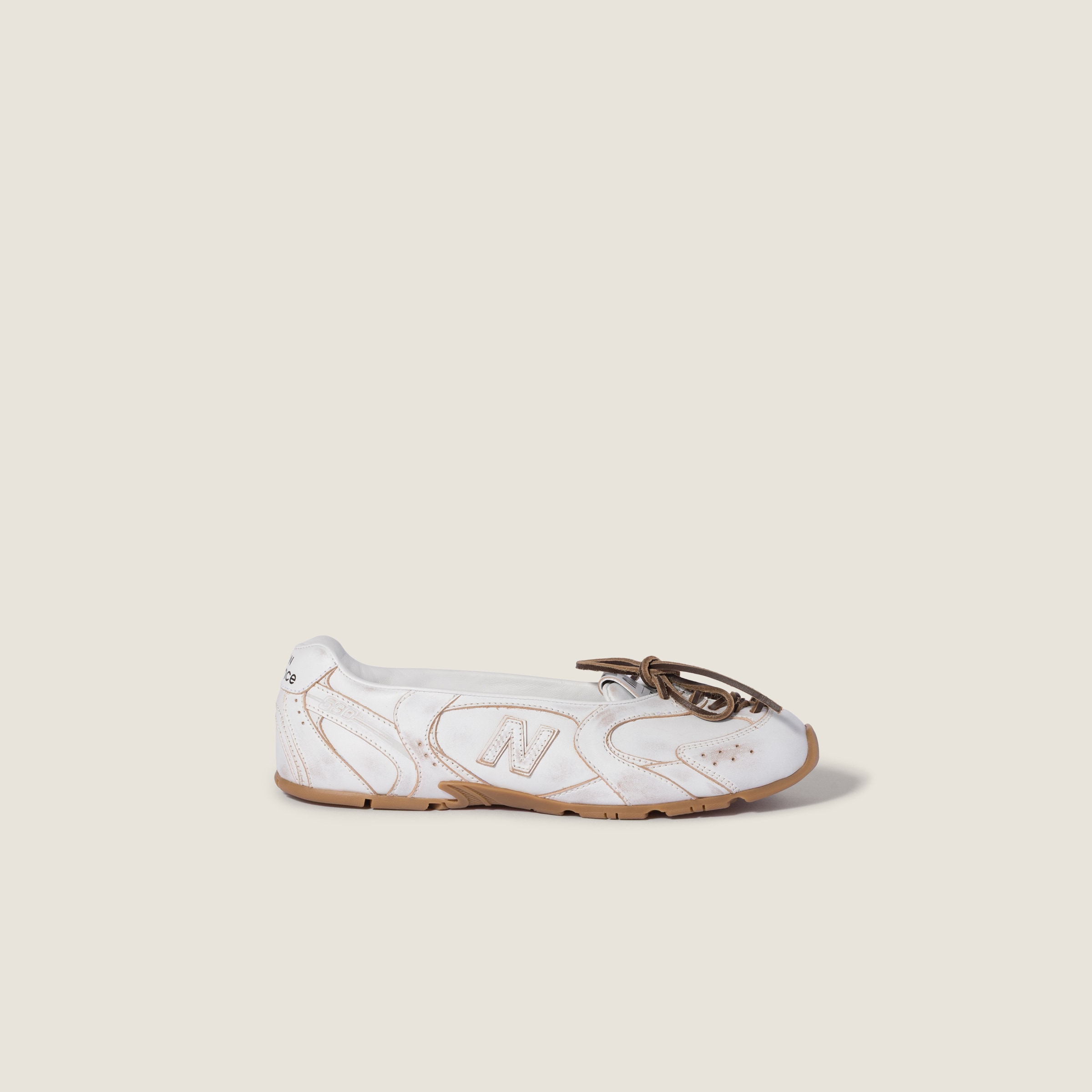 New Balance x Miu Miu 530 SL Ballerina, zijaanzicht