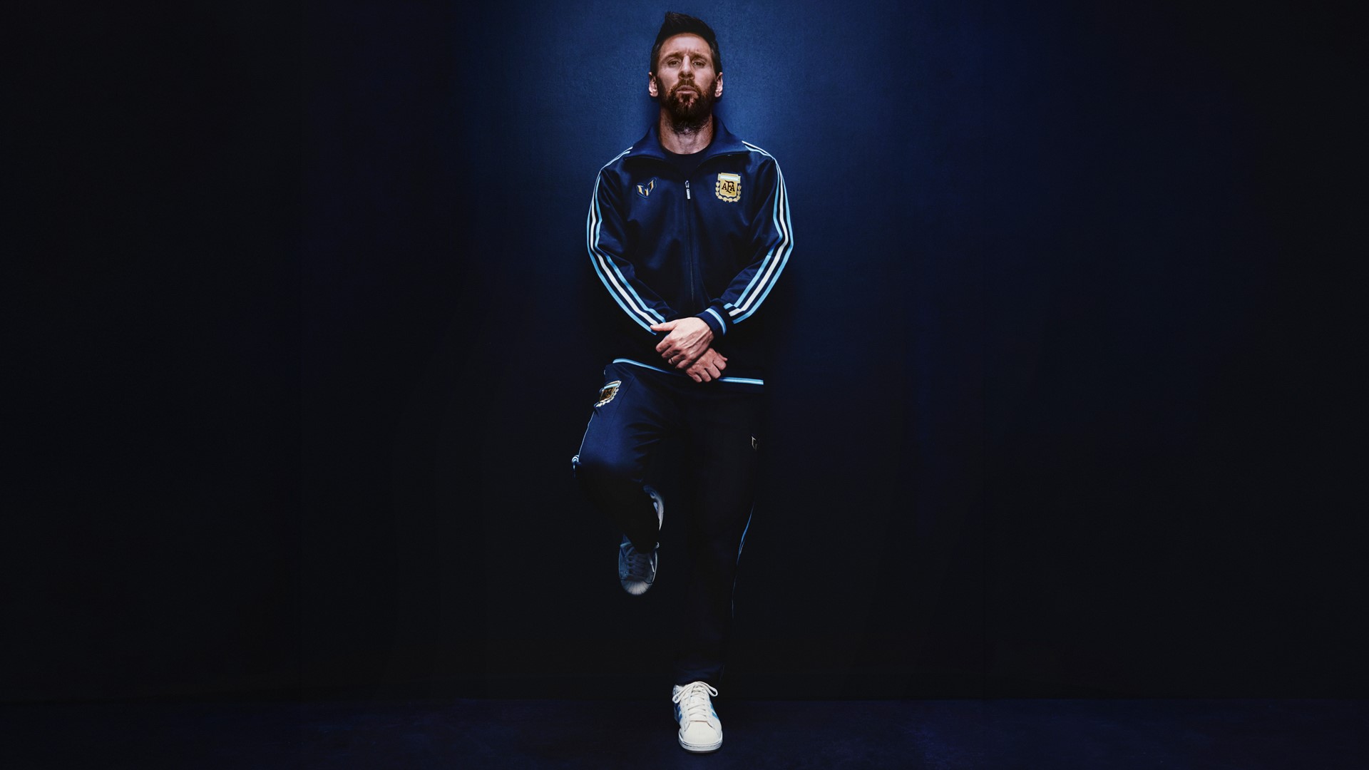 Messi in de tracktop en trainingsbroek uit de Special Edition Collection