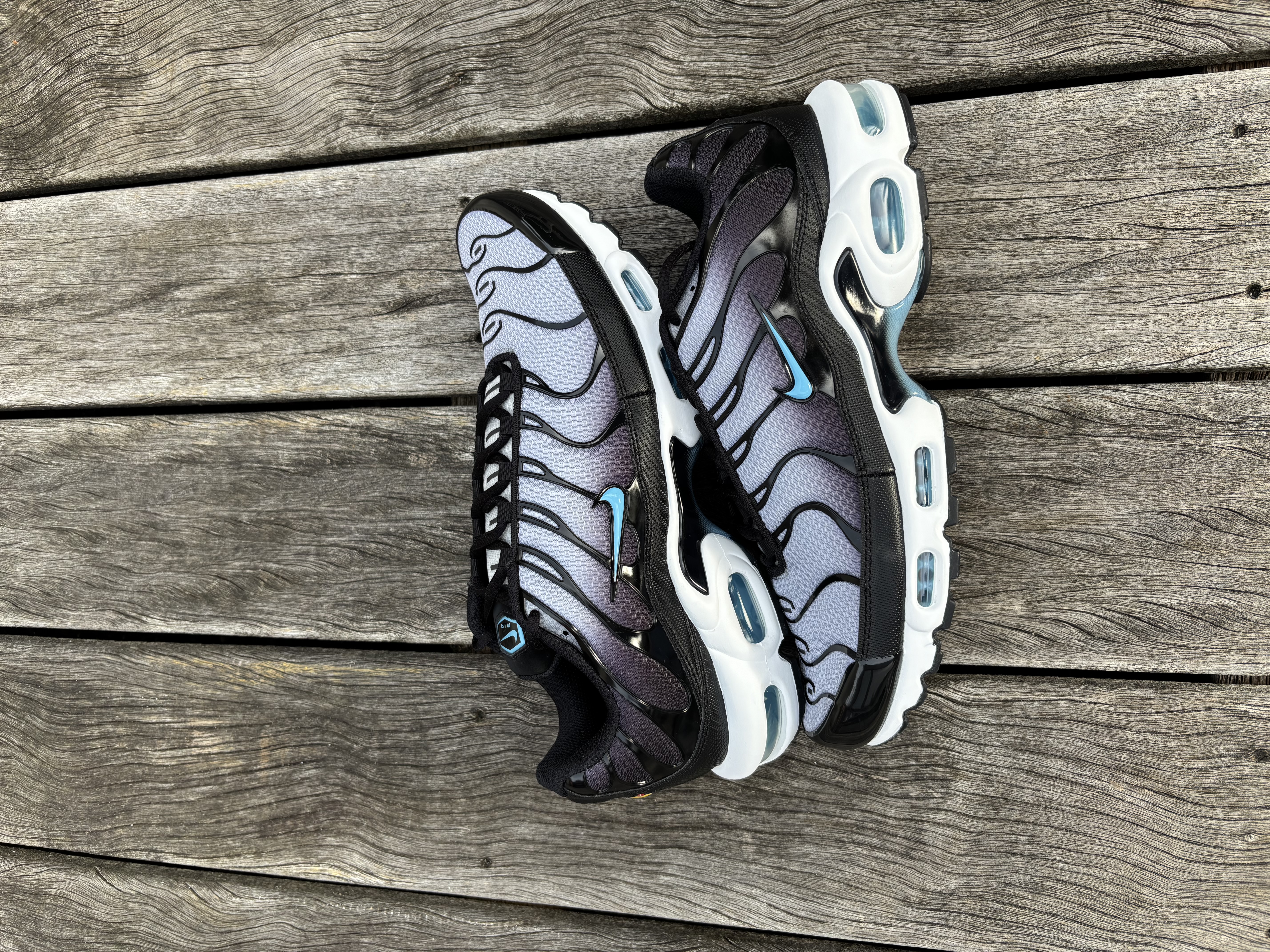 Nike Air Max Plus in zwart, grijs en Football Blue – paar