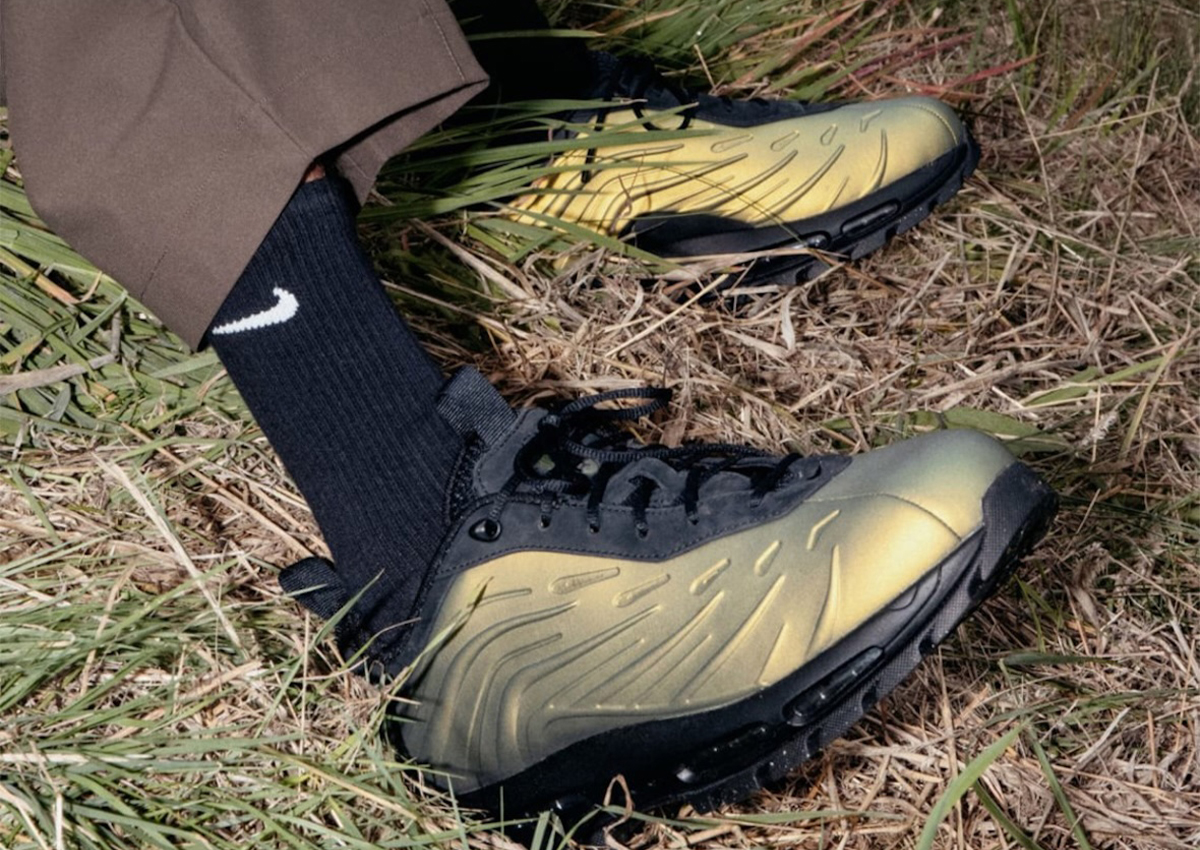Nike Goadome Foamposite Low in metallic goud