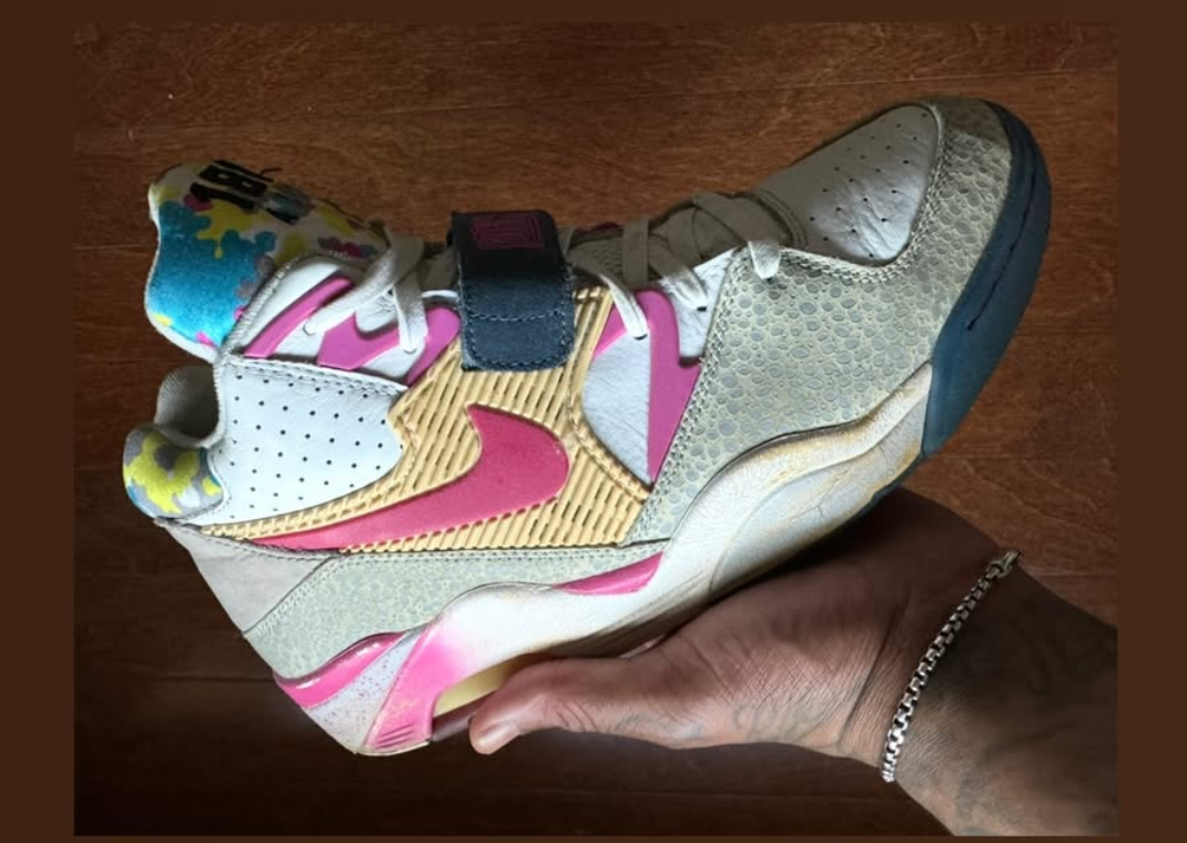 Frank Cooke toont de Union x Nike Air Force 180 in een Instagram-story