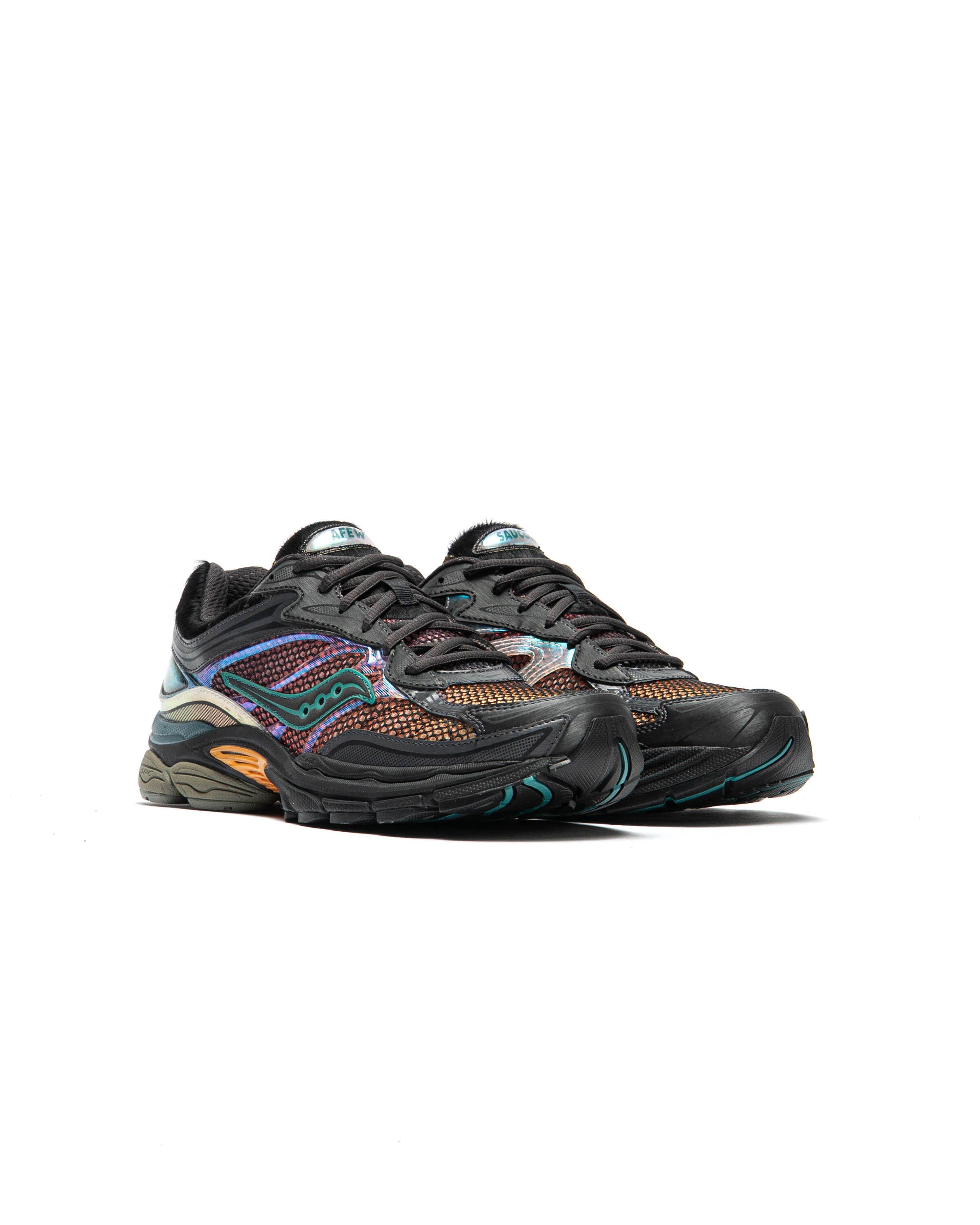 afew x Saucony ProGrid Omni 9 'Tara Hawk' schuin aanzicht