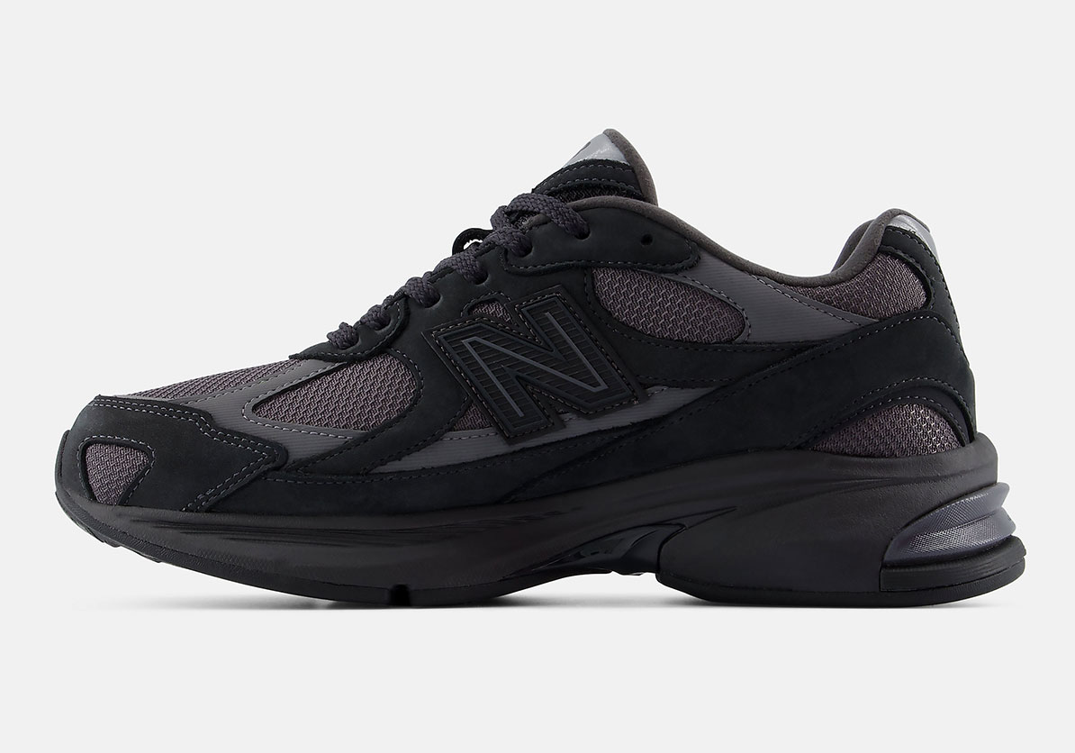 New Balance 2010 Gore-Tex Black/Field Green rear view