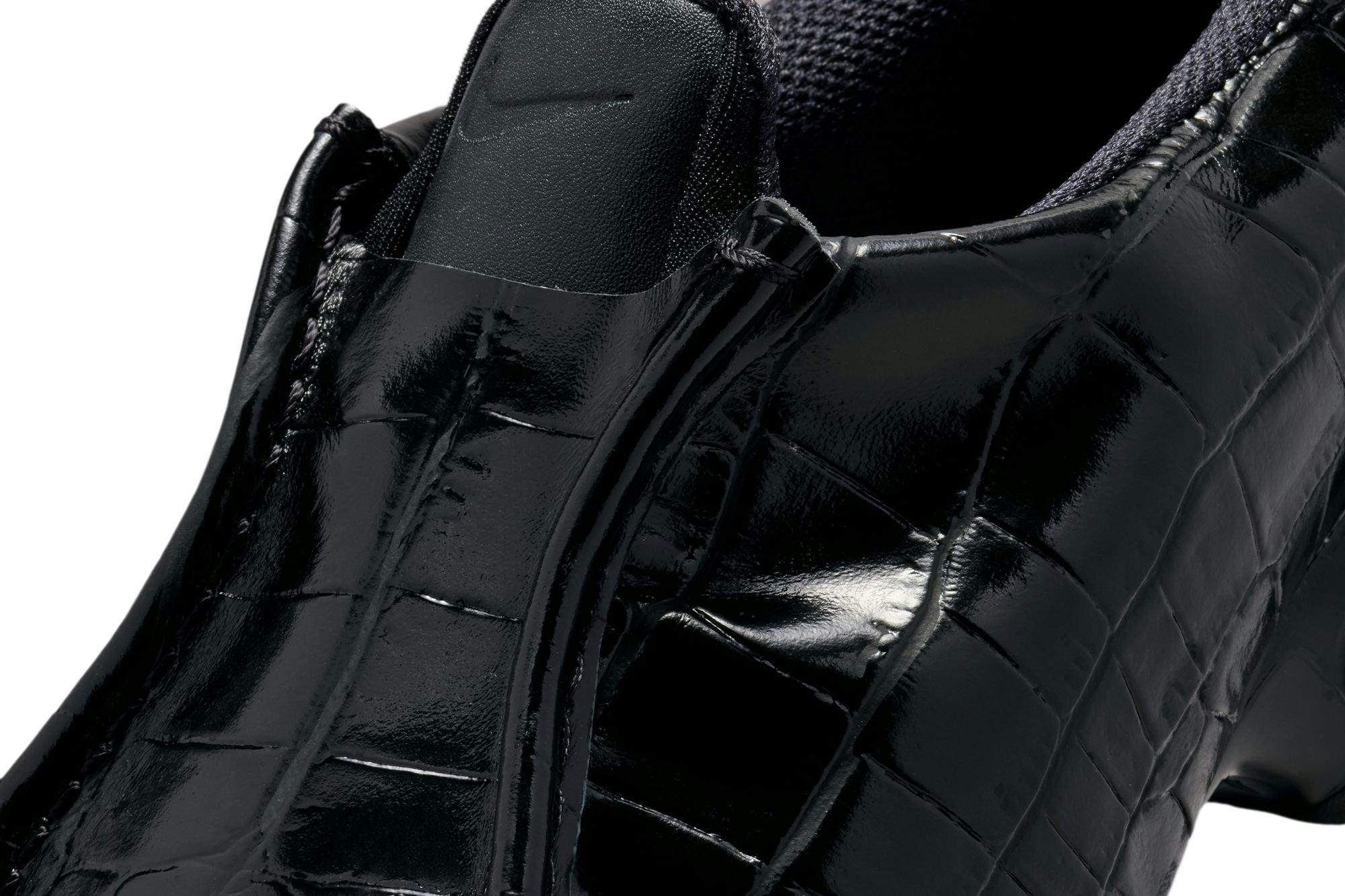 Nike Air Max Dolce Leather in schwarzem Croc-Skin-Leder
