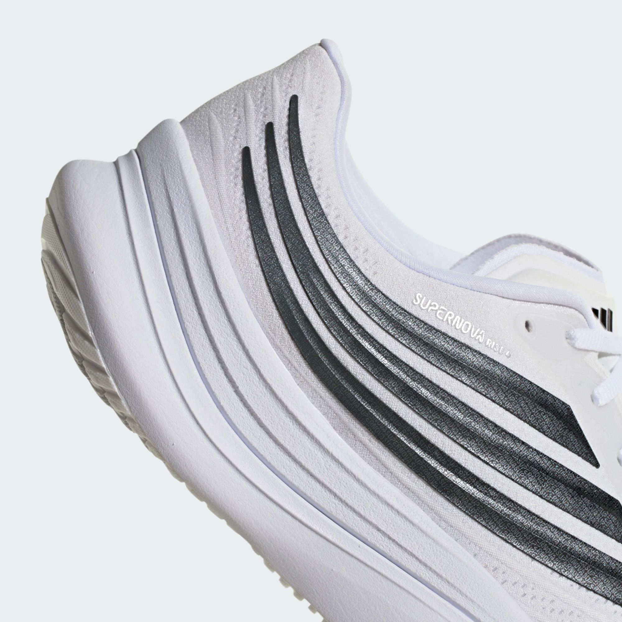 Detail of the curved three stripes on the adidas Supernova Rise 4 White/Black LB0116