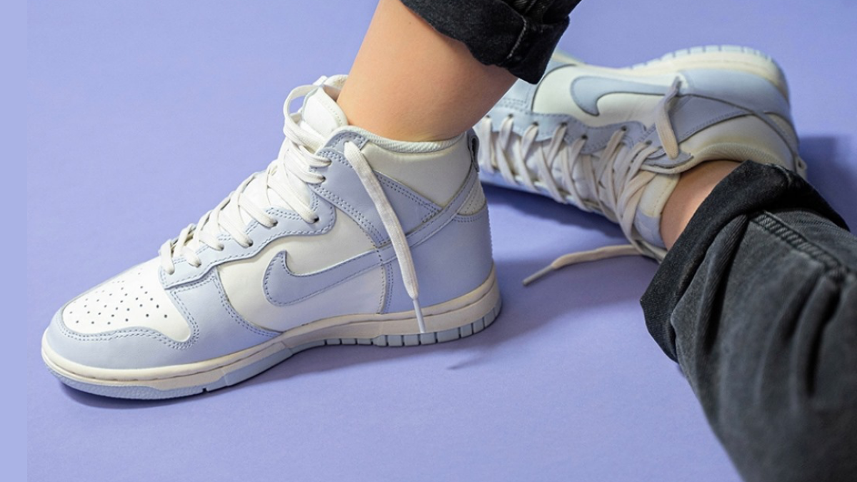 【美品】Nike  WMNS DUNK HIGH FOOTBALL GREY Nike WMNS Dunk High Football Grey Releases Soon - Sneakerjagers