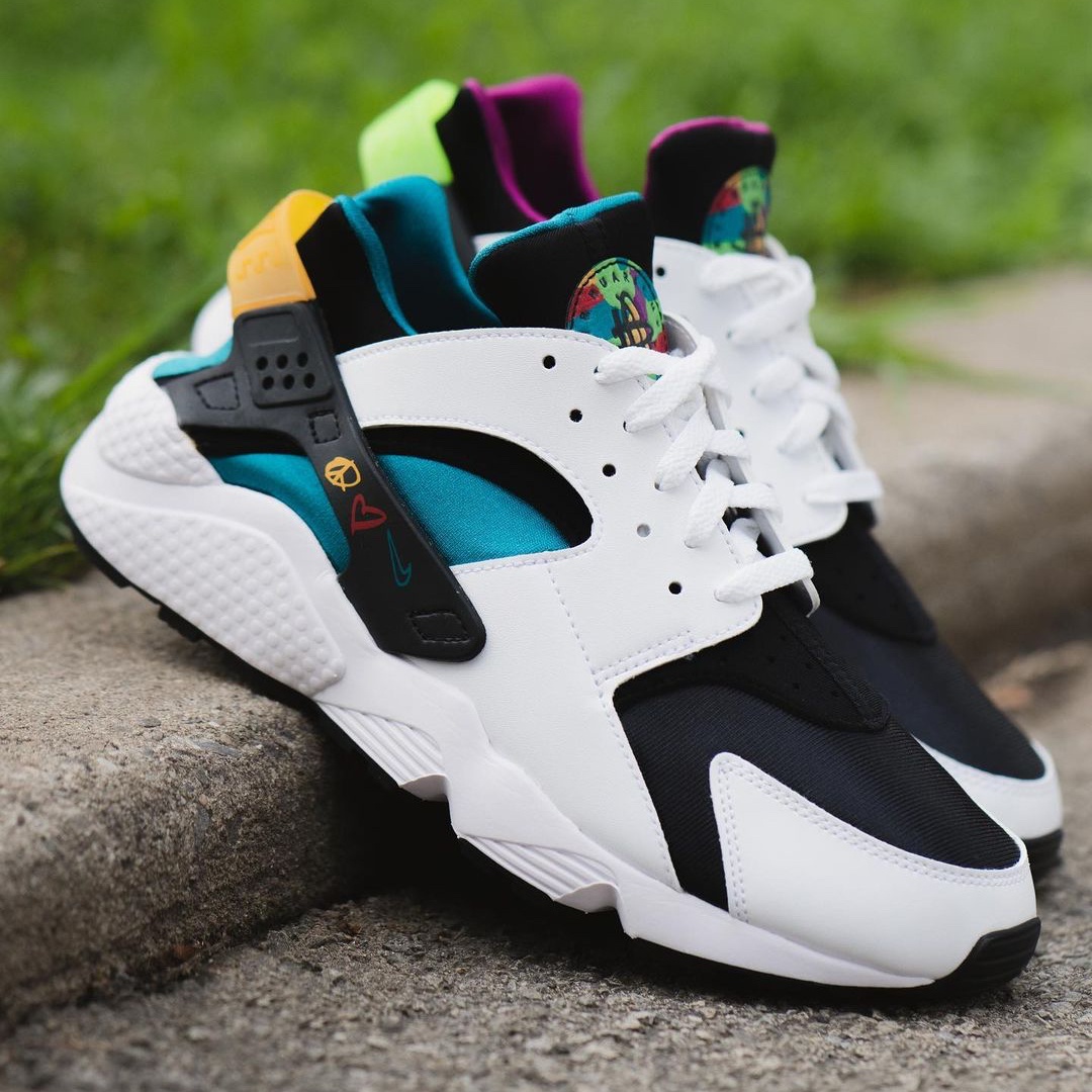 Nike Huarache peace love swoosh