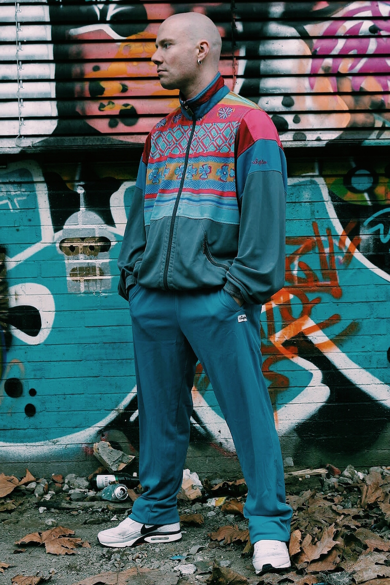 typical gabber outfit with tracksuit and nike air max bw
