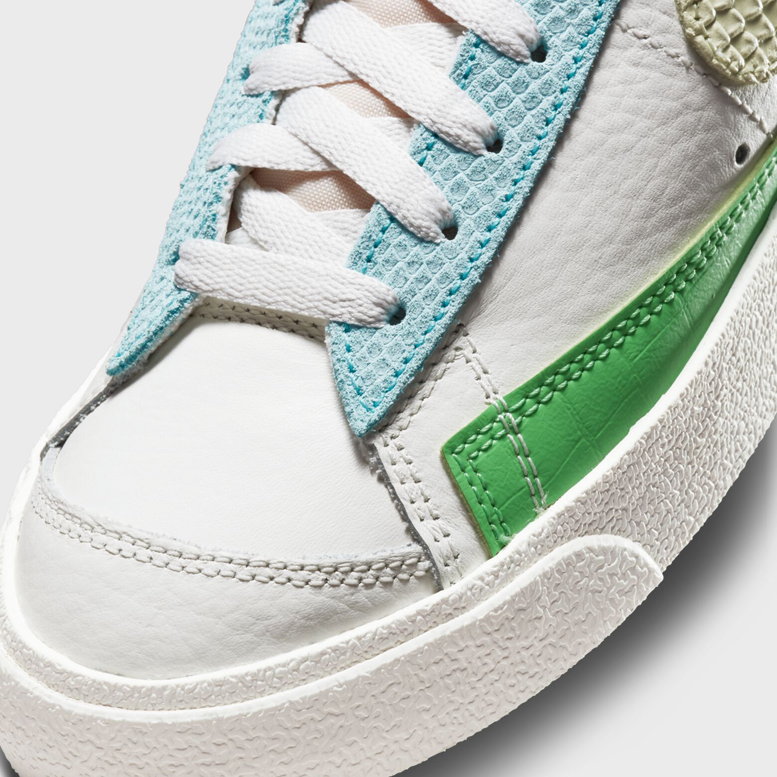 Nike WMNS Blazer Mid 77