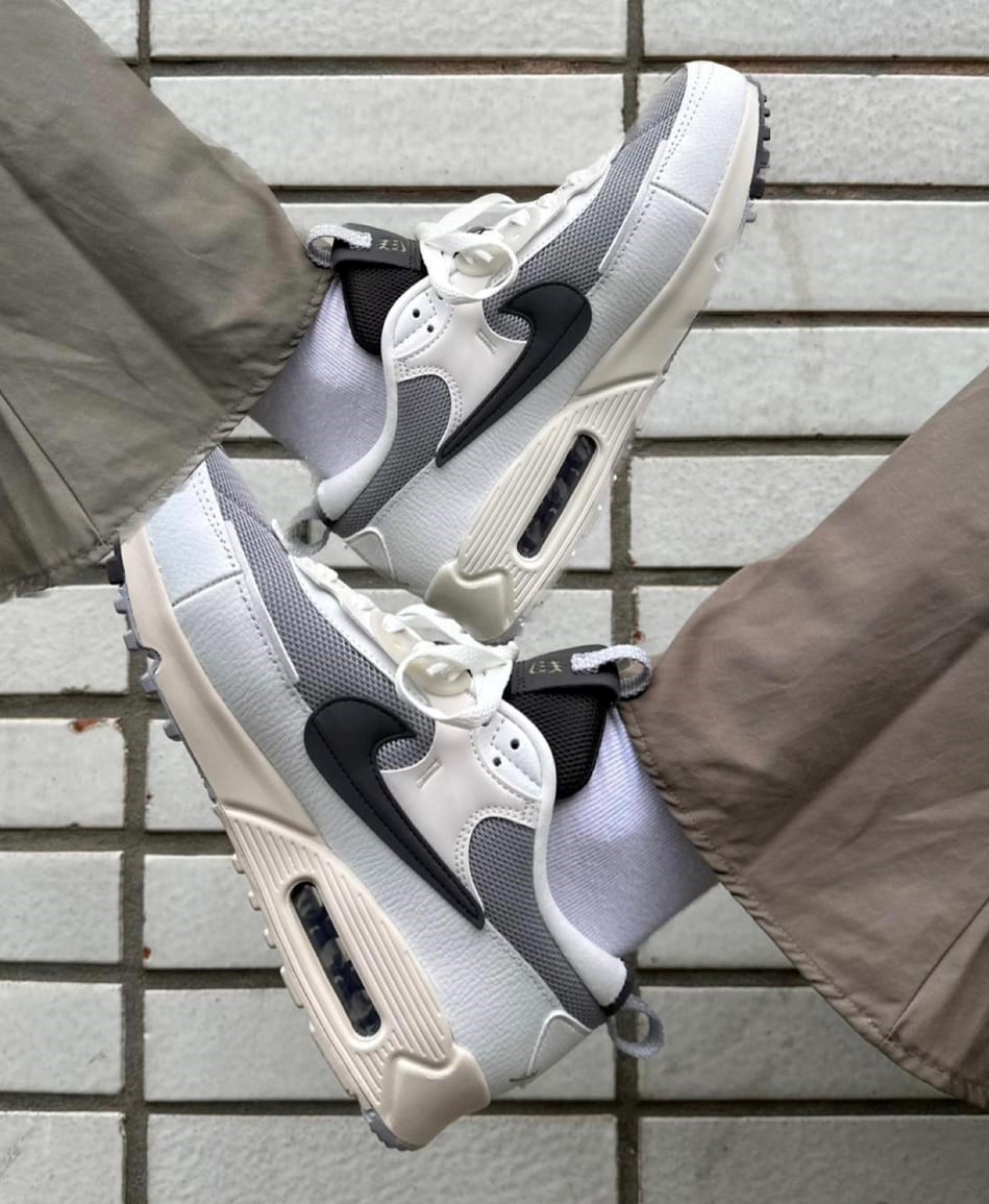 Air Max 90 Furura schwarz weiss on feet