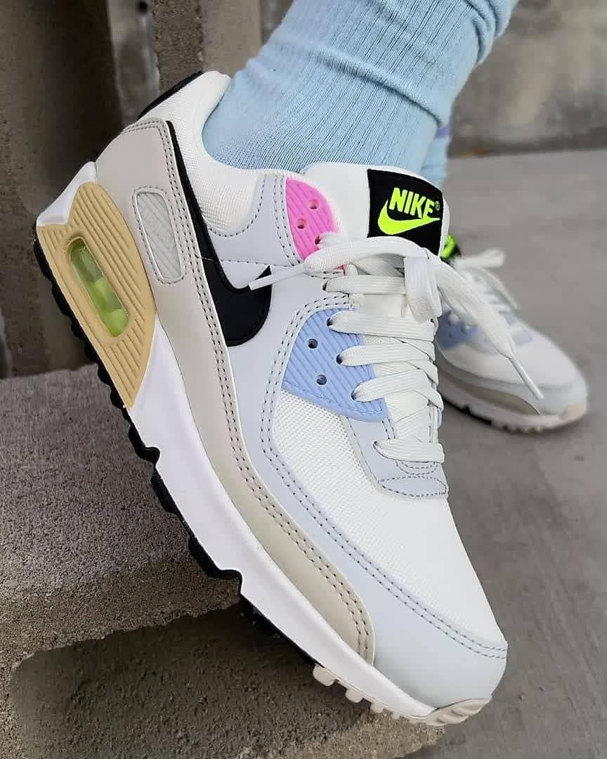 Air max 90 on feet