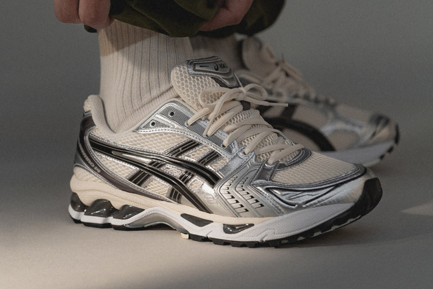 silver gel kayano 14