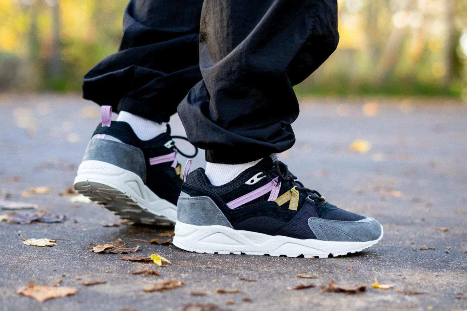 Karhu Fusion 2.0 'Gunmetal/Jet Black' on feet