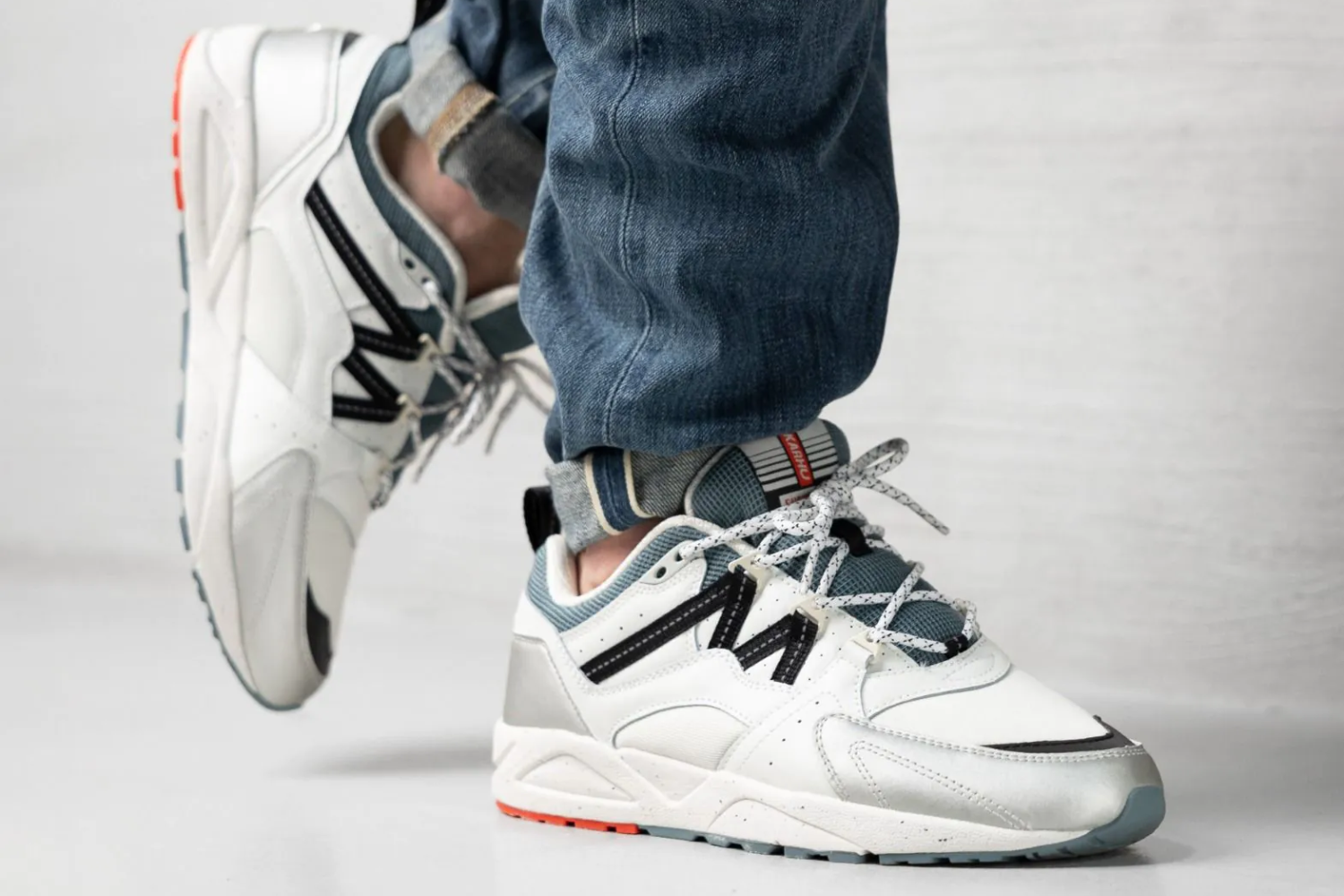 Karhu Fusion 2.0 'Silver' on feet
