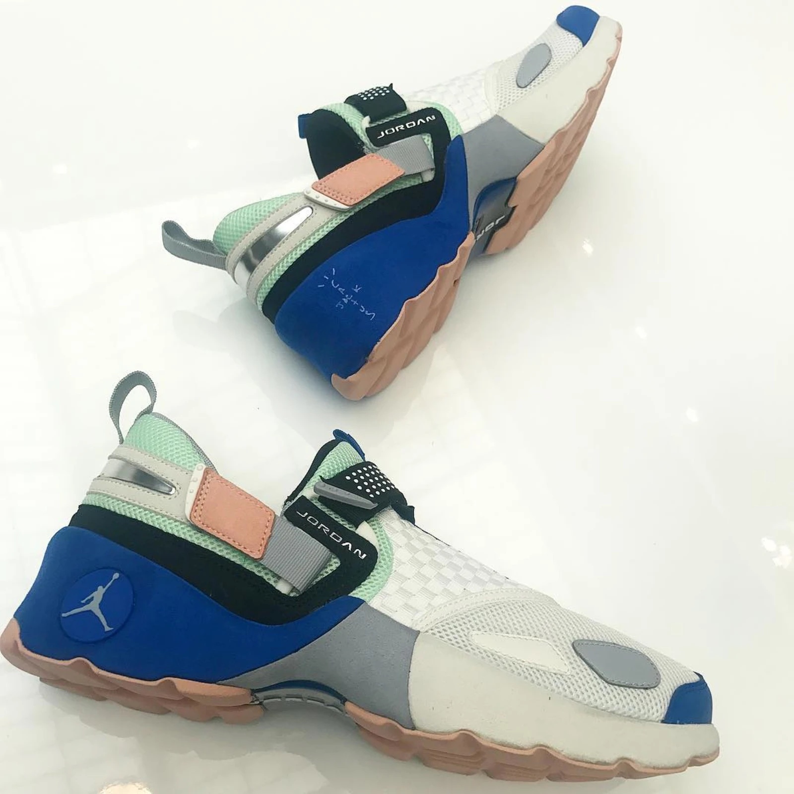 Jordan Travis Scott Trunner