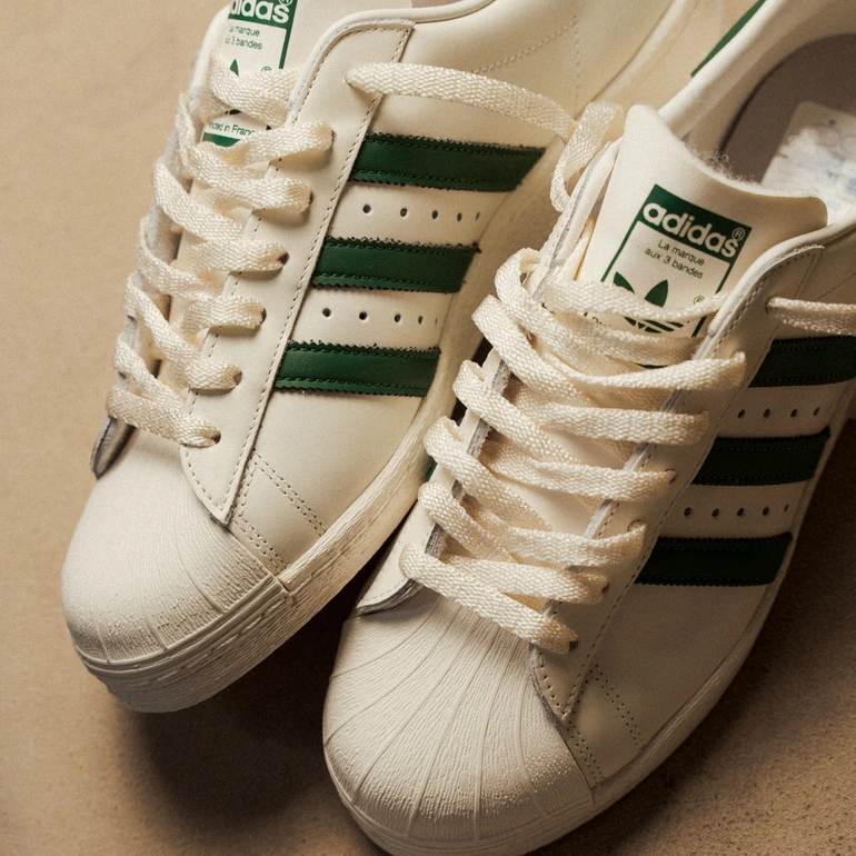 low sneakers