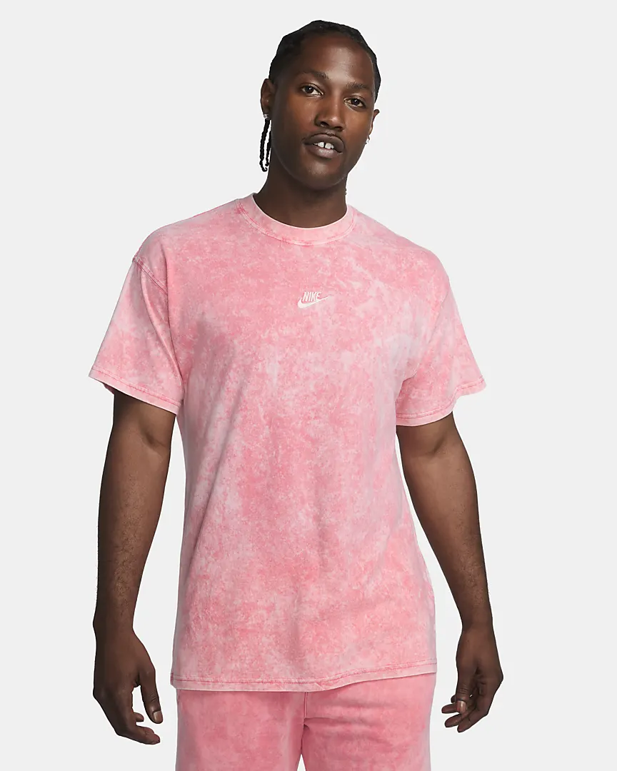 Nike Sportswear Club shirt