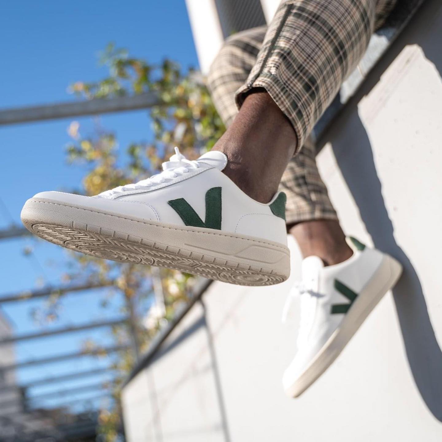 Veja V-12 Leather