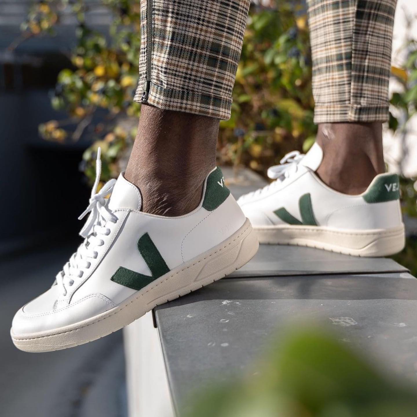Veja V-12 Leather