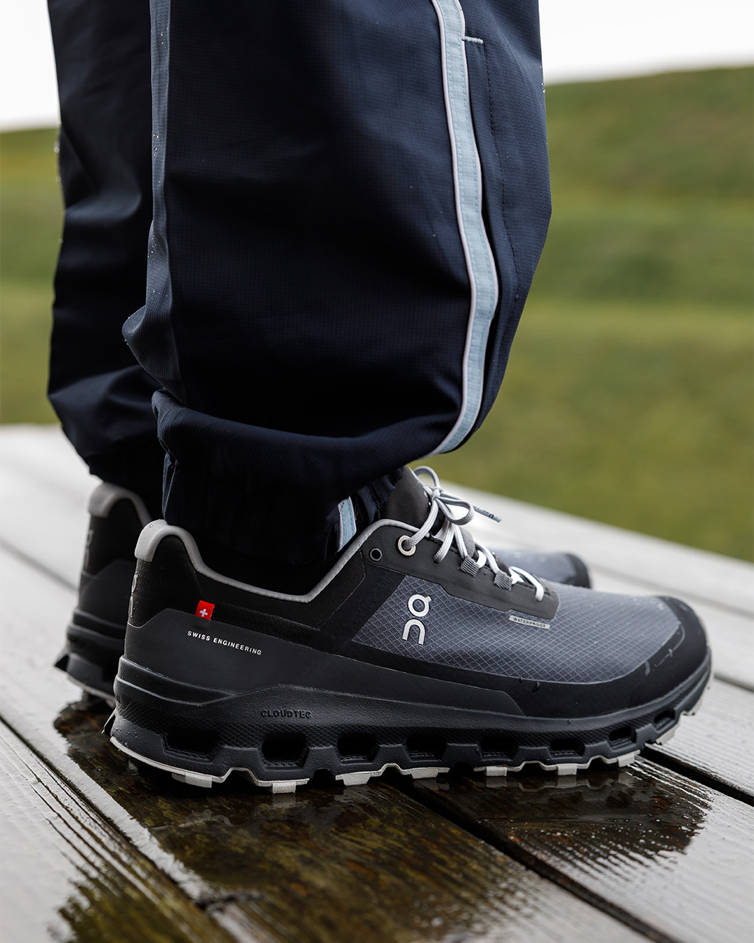 On Cloudvista on feet