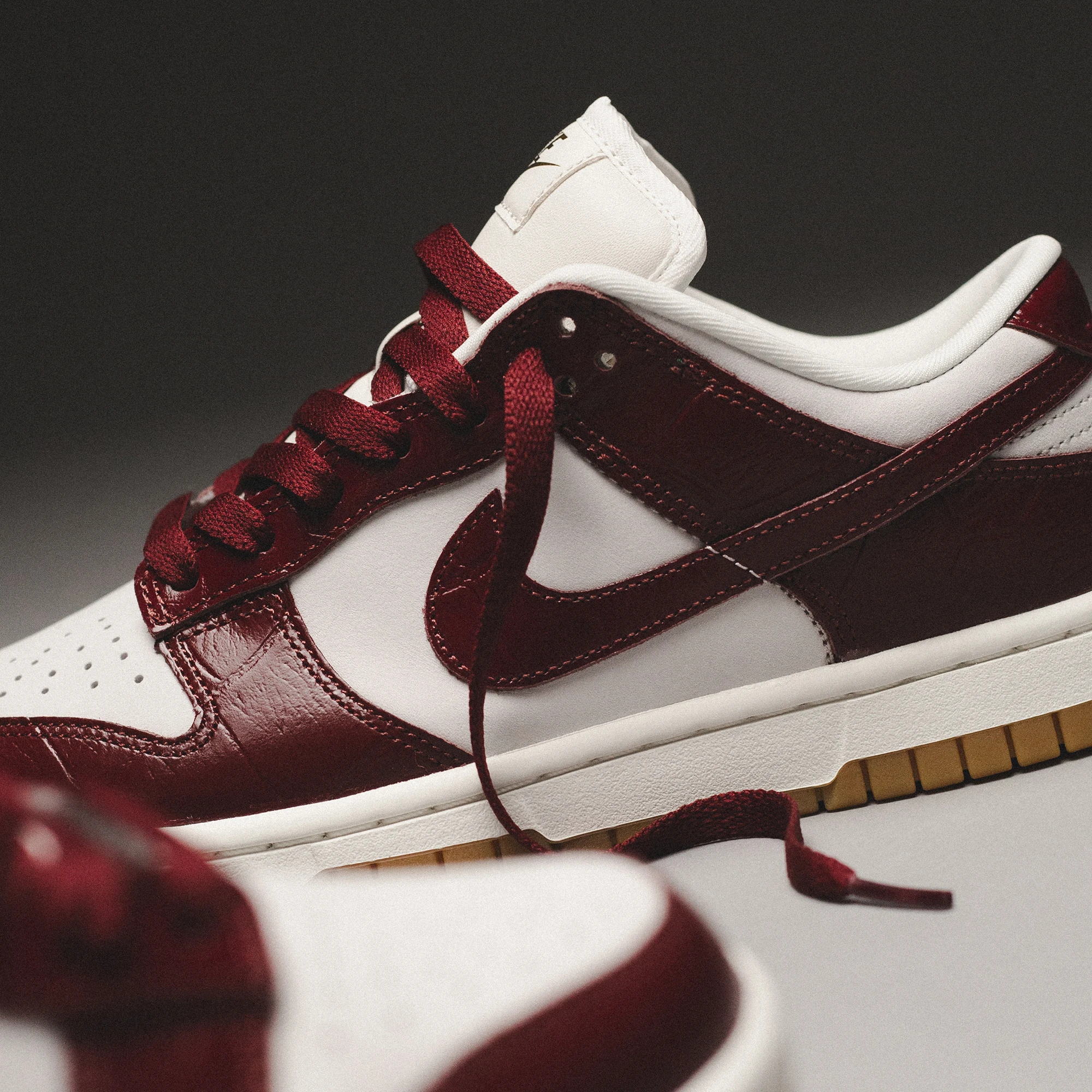 Nike Dunk Low LX WMNS 'Team Red Croc' FJ2260-004