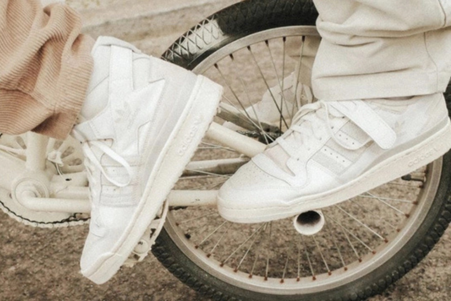 white adidas forum high