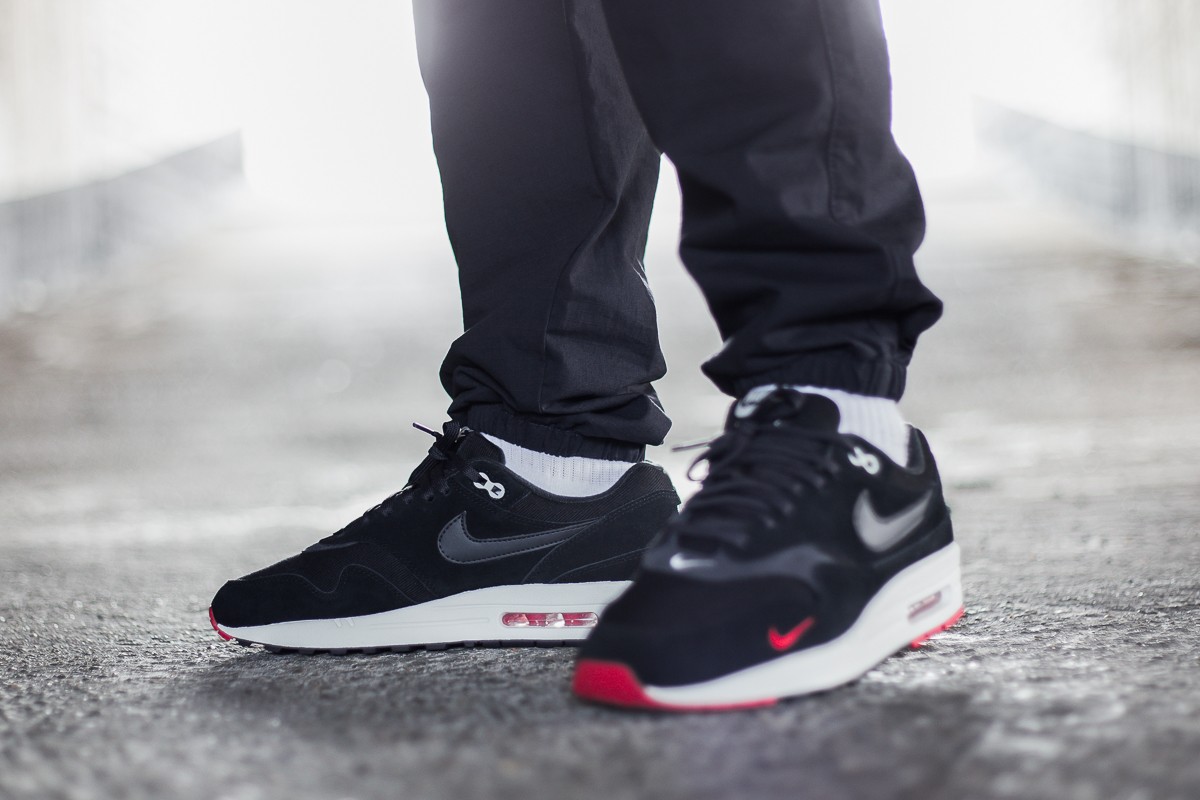 Nike Air Max 1 Premium mini-Swoosh 'Bred'