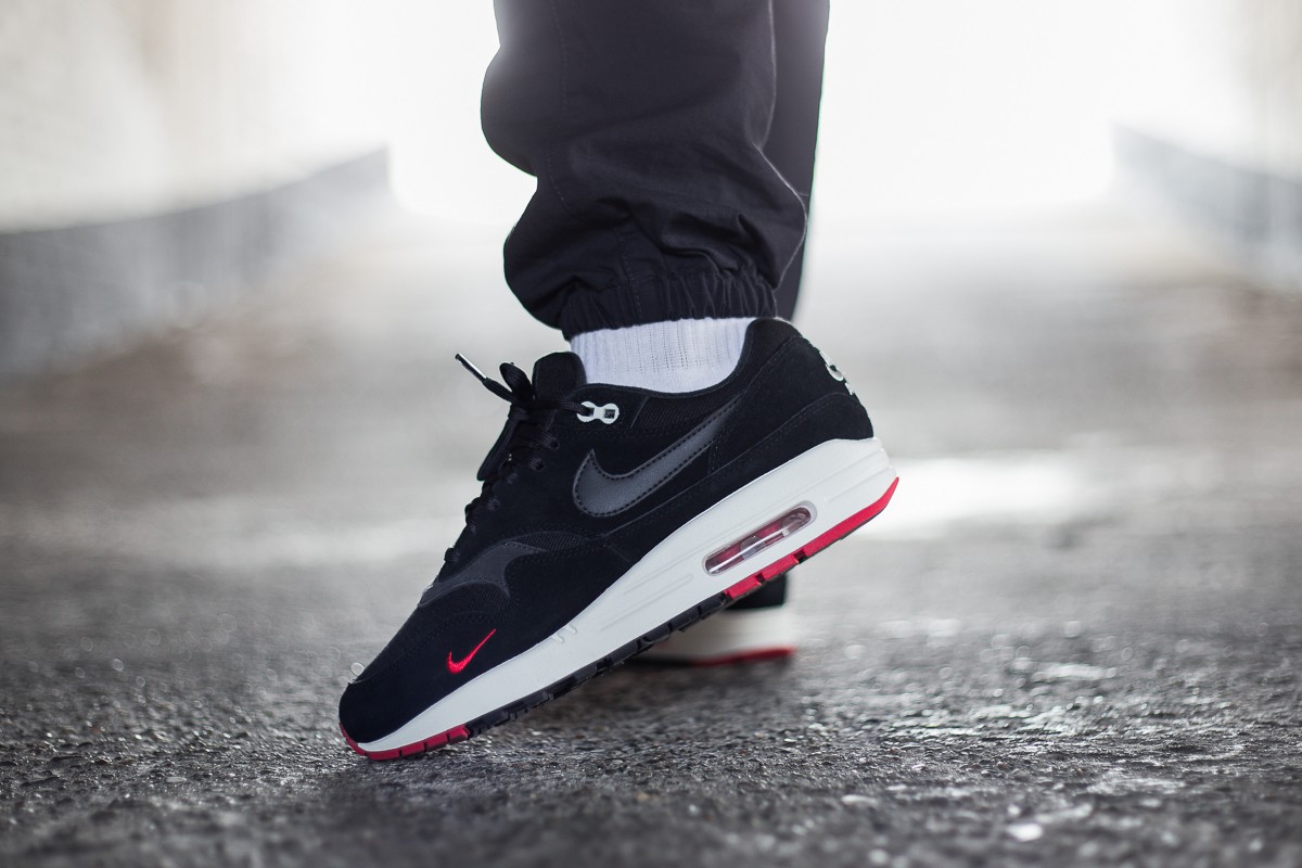 Nike Air Max 1 Premium mini-Swoosh 'Bred'