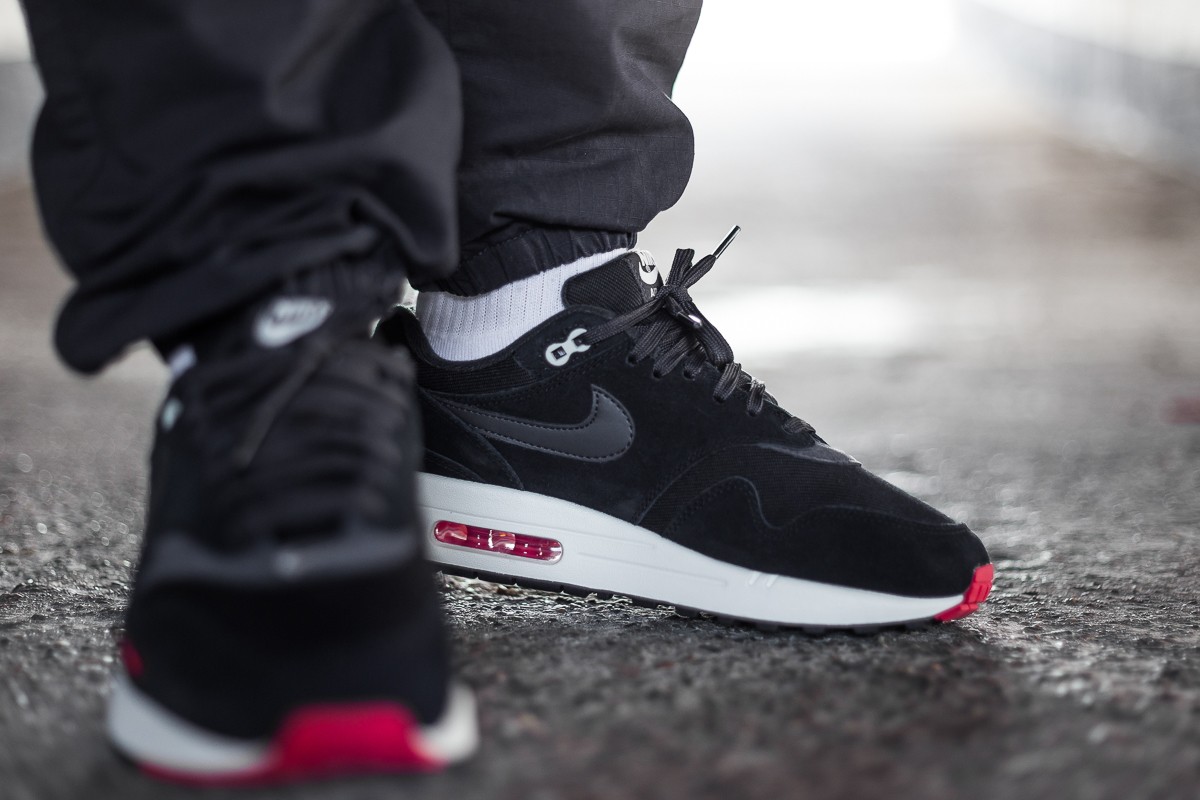 Nike Air Max 1 Premium mini-Swoosh 'Bred'
