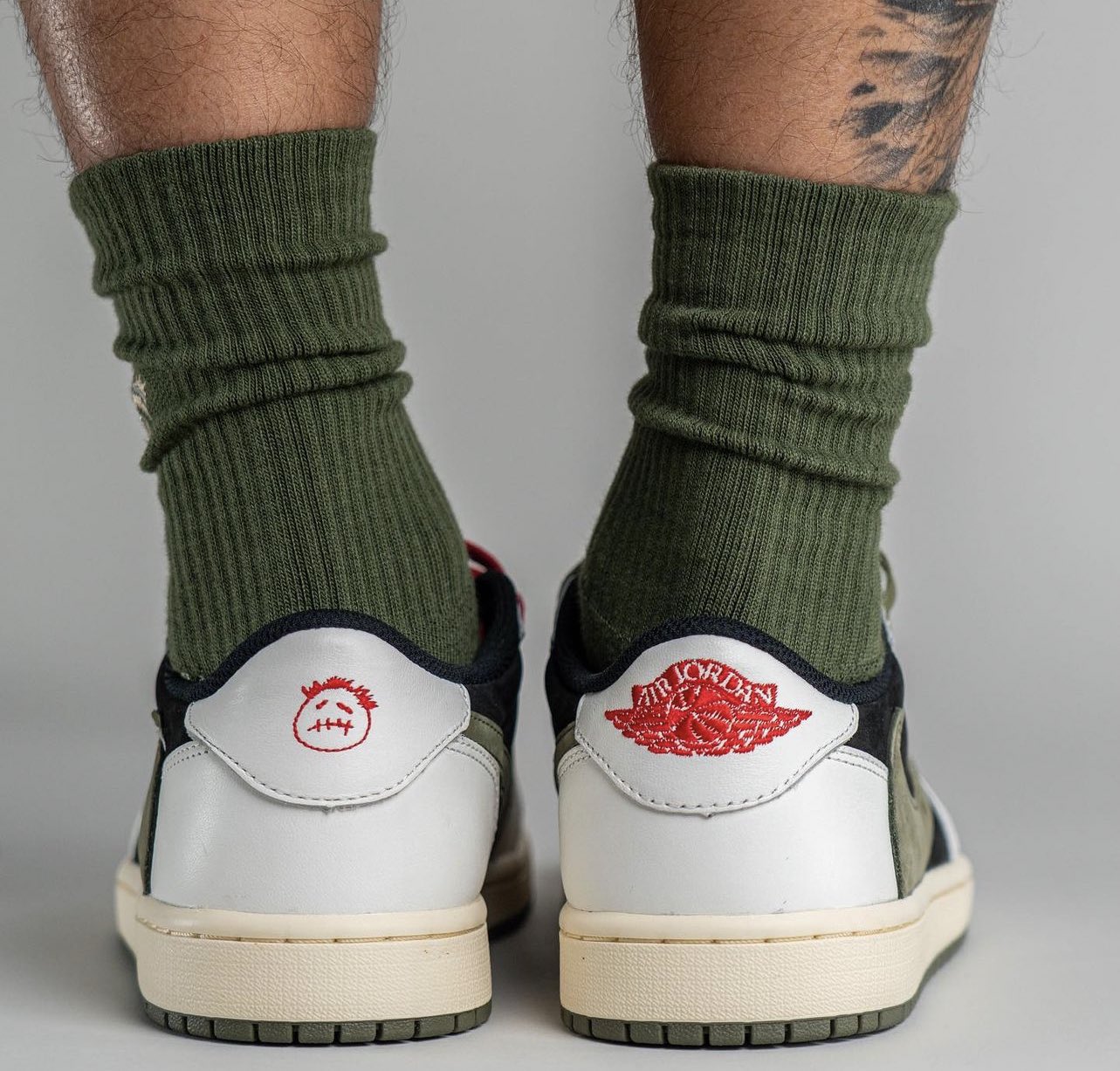 Travis Scott Jordan 1 Olive