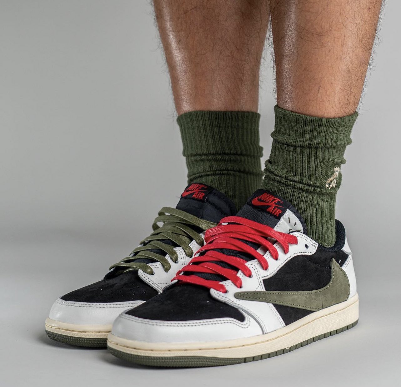 Travis Scott Jordan 1 Olive