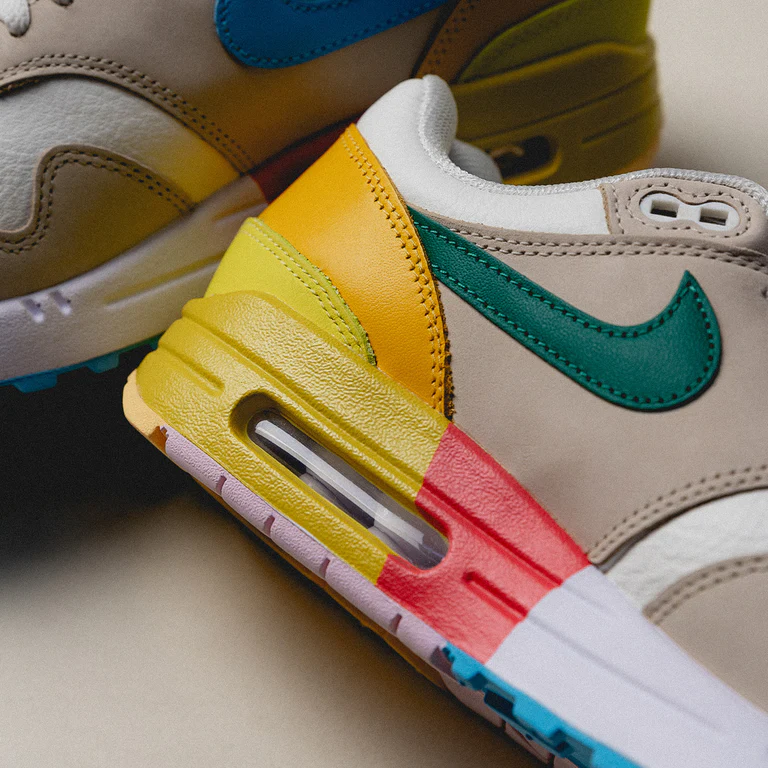 Nike Air Max 1 WMNS 'Tan Multi-Color' kleurrijke details