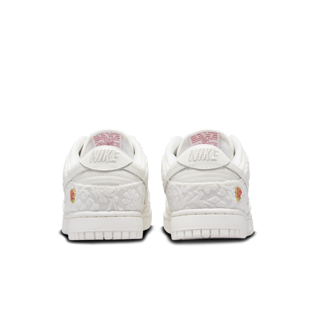 Nike Dunk Low 'Give Her Flower' achterkant