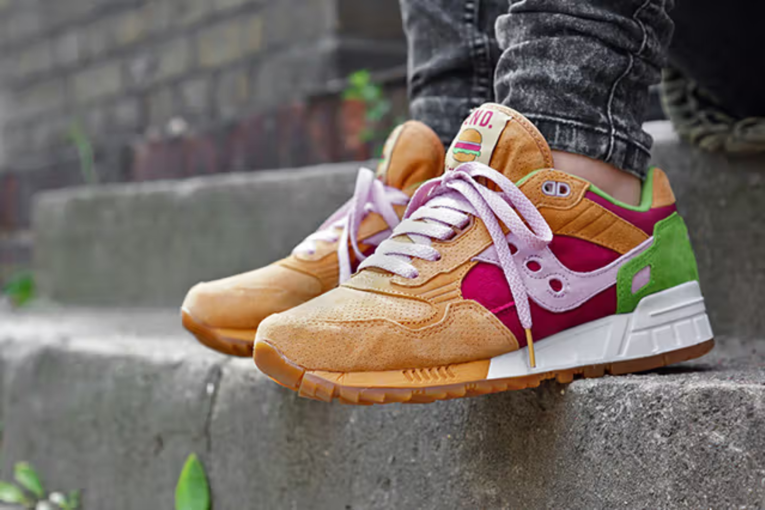 end. x saucony 5000 burger