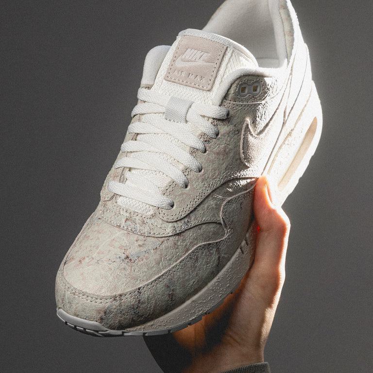 Nike Air Max 1 '86 OG 'Museum Masterpiece' in hand