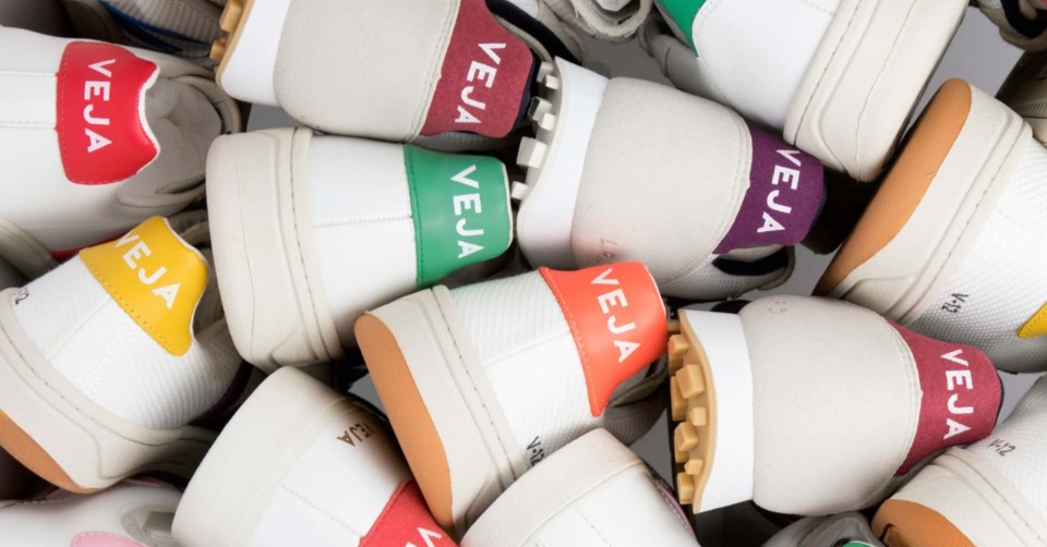 veja sneakers heel view
