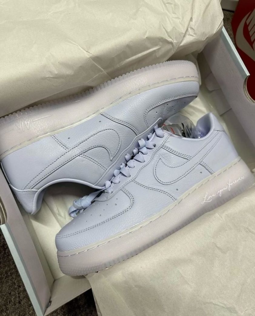 Nocta x Nike Air Force 1 'Cobalt Tint' / Foto: Kickzway