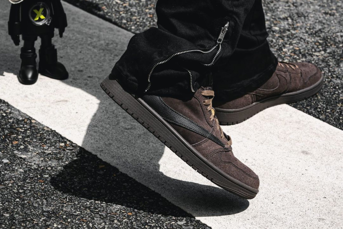 Travis Scott Velvet Brown