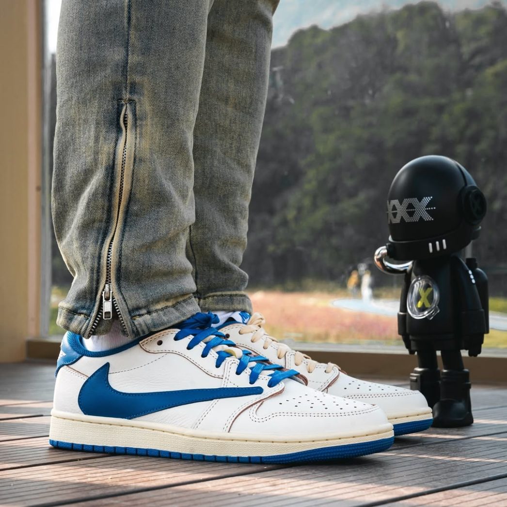 Travis Scott x Fragment Design x Air Jordan 1 Low