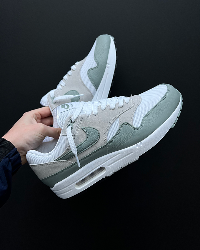 スニーカー NIKE AIR MAX 1 SC MICA GREEN The Nike Air Max 1 Mica Green has arrived! | The Drop Date