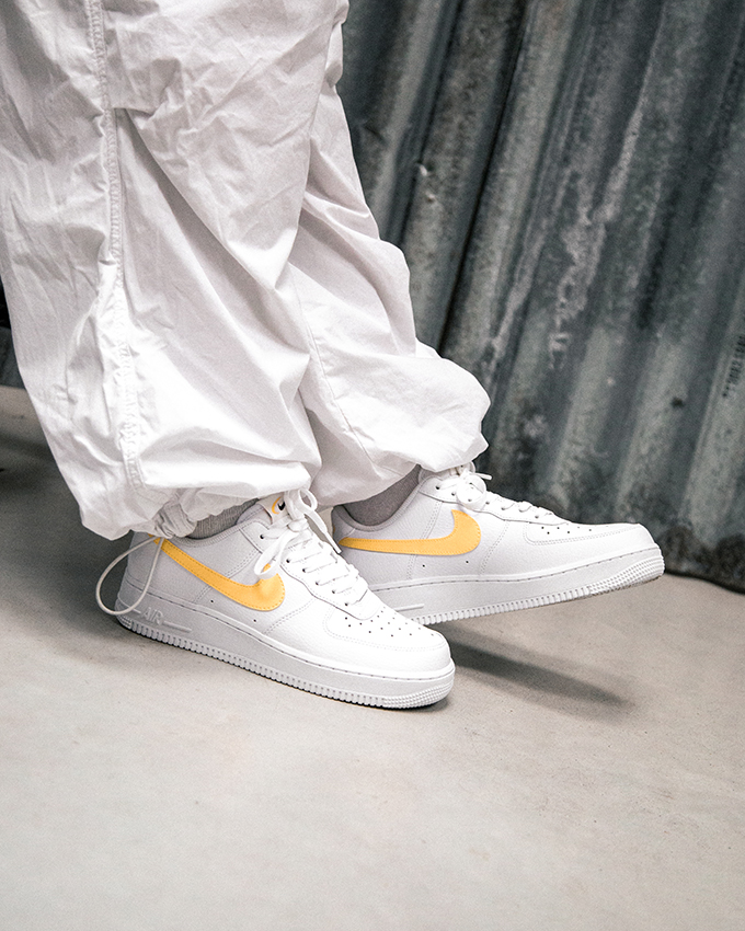 Nike-Air-Force-1-07-Melon-Tint-FQ2742-100