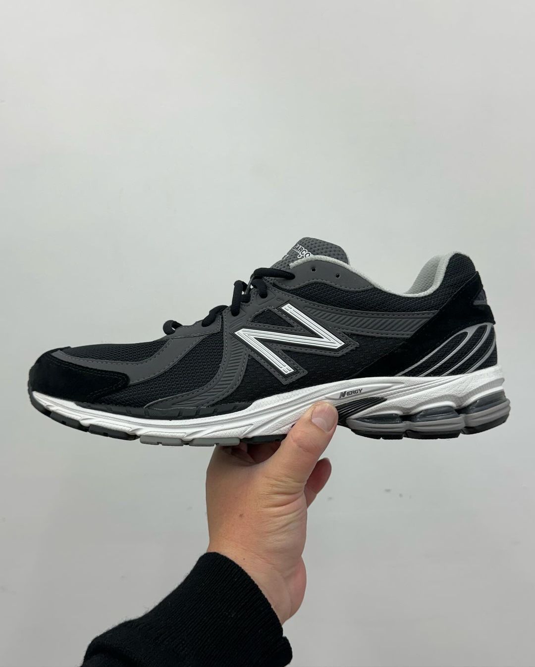 Comme des Garçons HOMME x New Balance 860v2