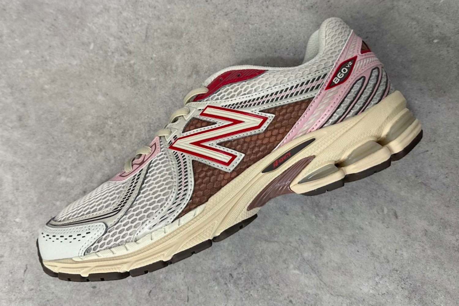 size? New Balance 860v2 'Bacon'