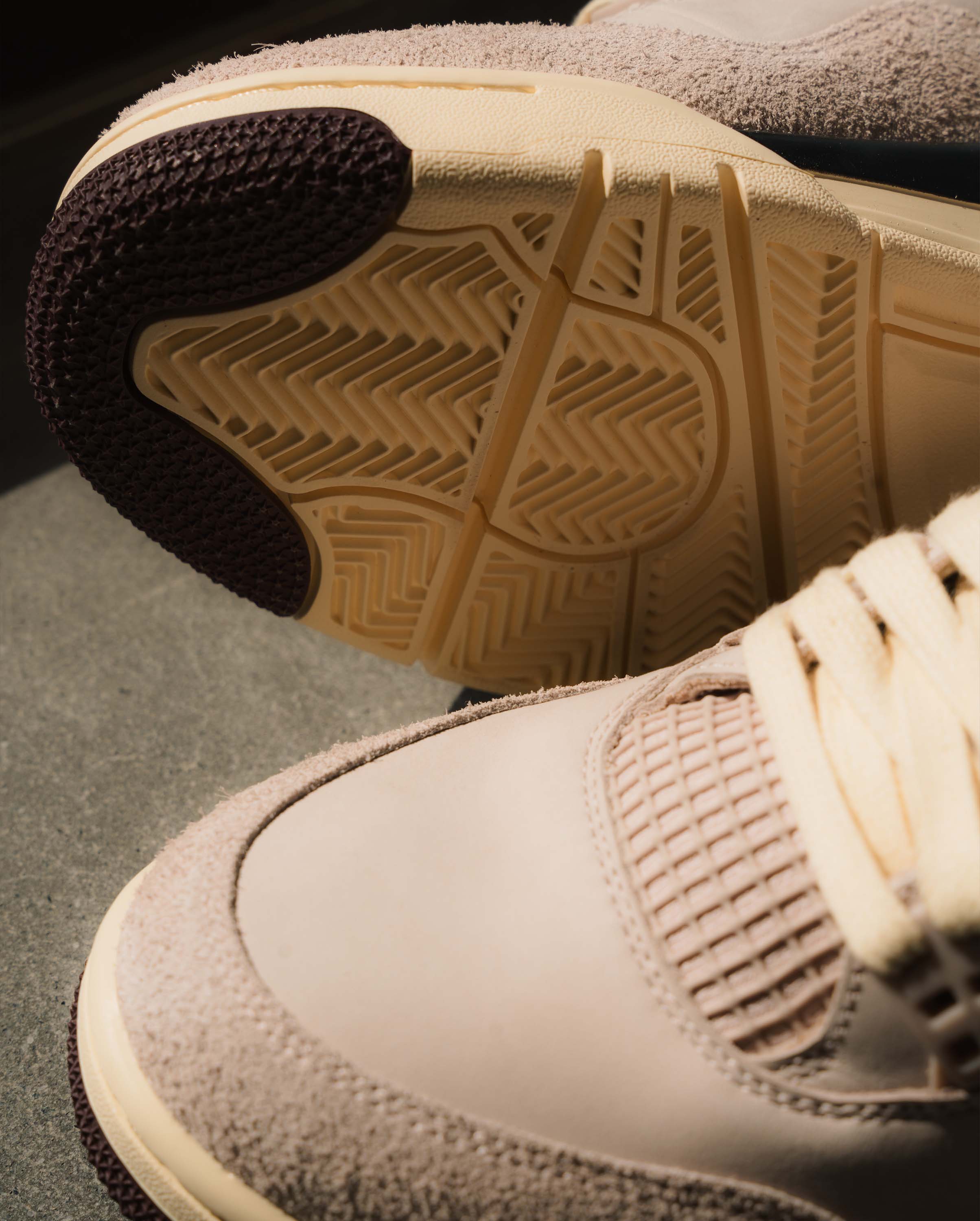 Jordan 4 A Ma Maniere clos up 